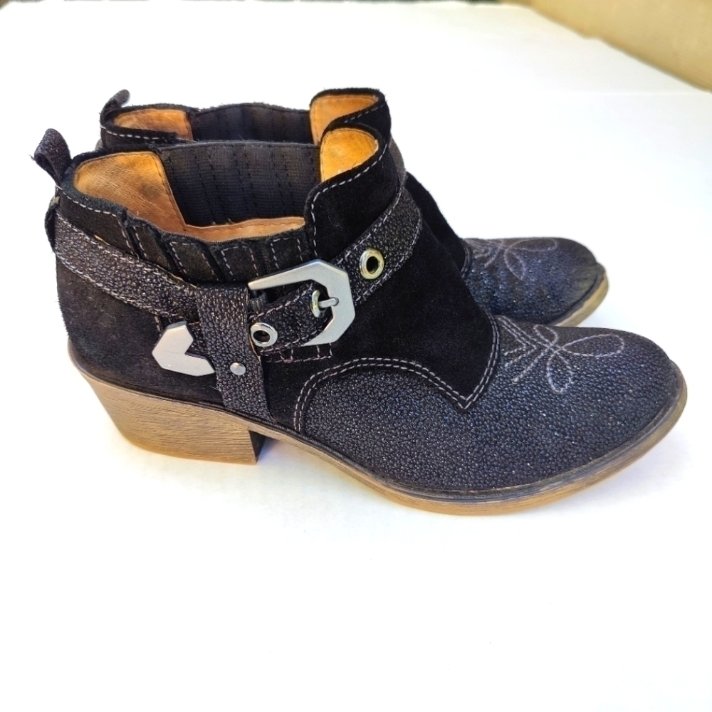 Naya Selma Black Sparkle Suede Leather Buckle Western Ankle Boots Size 7M